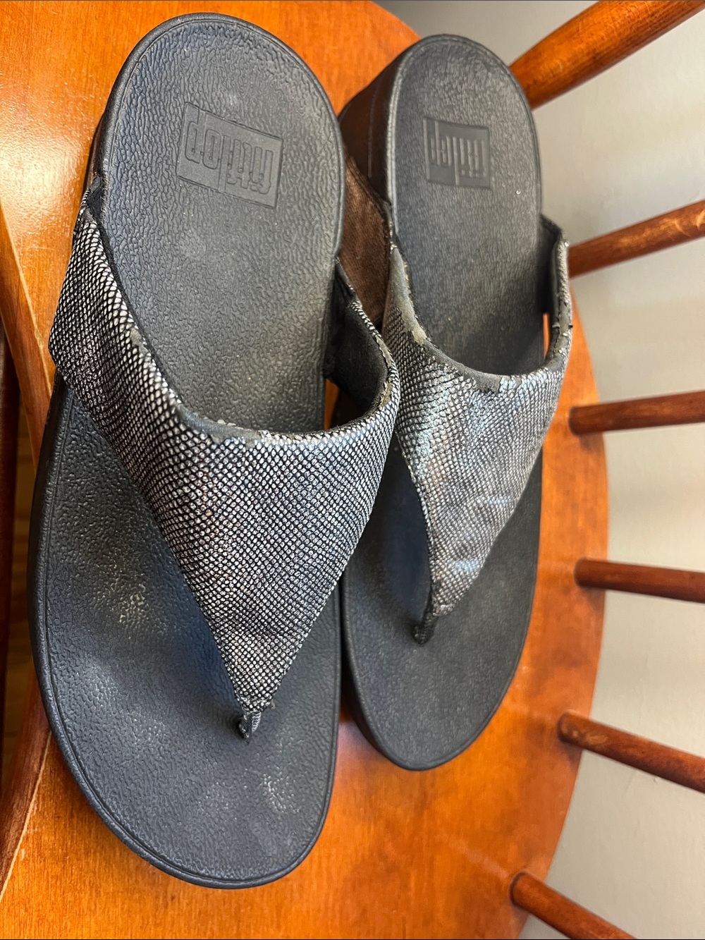FitFlop Lulu Pewter Black Textured Wedge Sandals Women’s Sz 9 GUC Comfort Slide - Picture 7 of 10